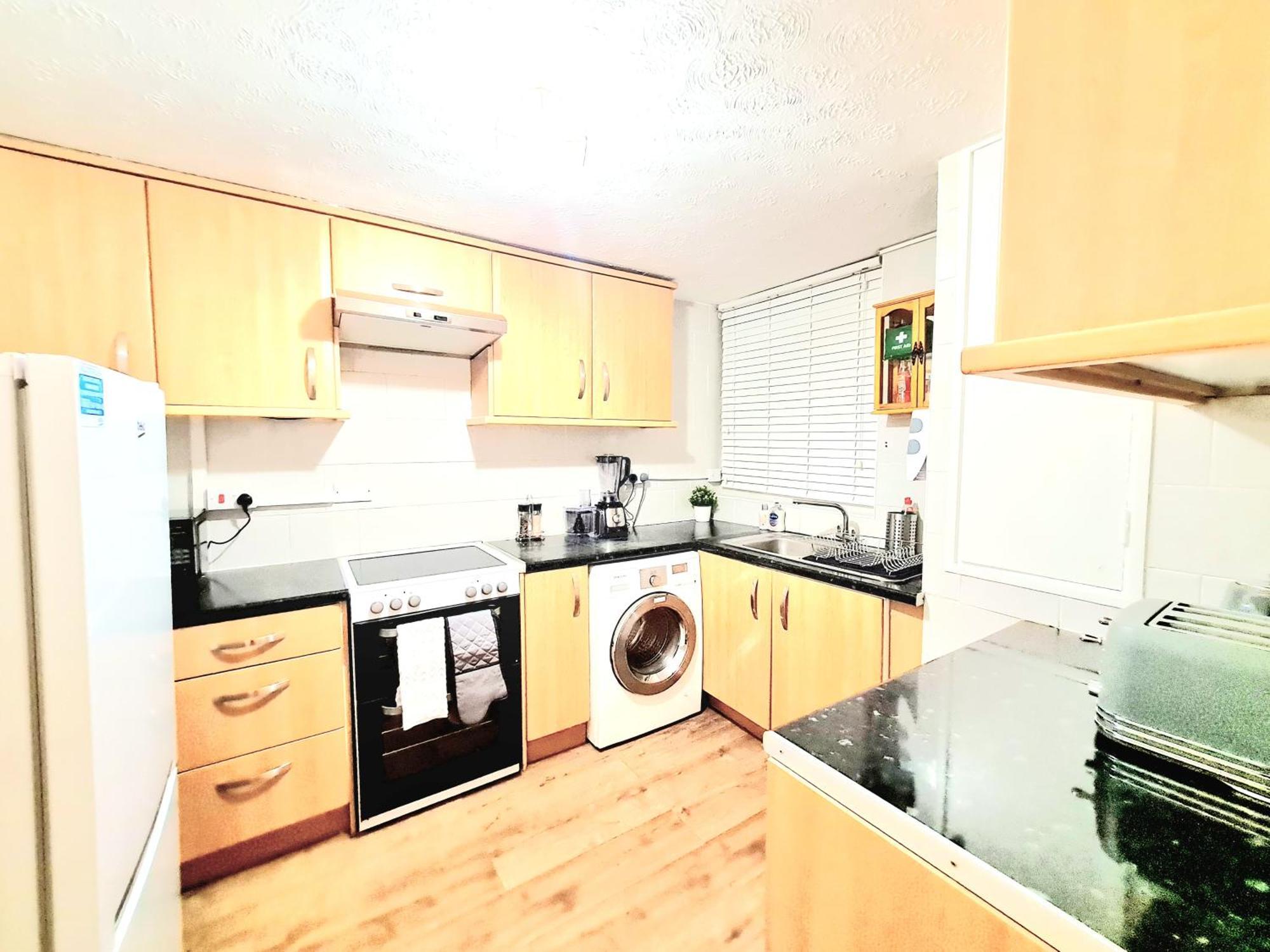 Cosy Luxurious 3 Bedroom House, Free Parking, Free Wifi, Private Garden, Free Netflix Havering Екстер'єр фото