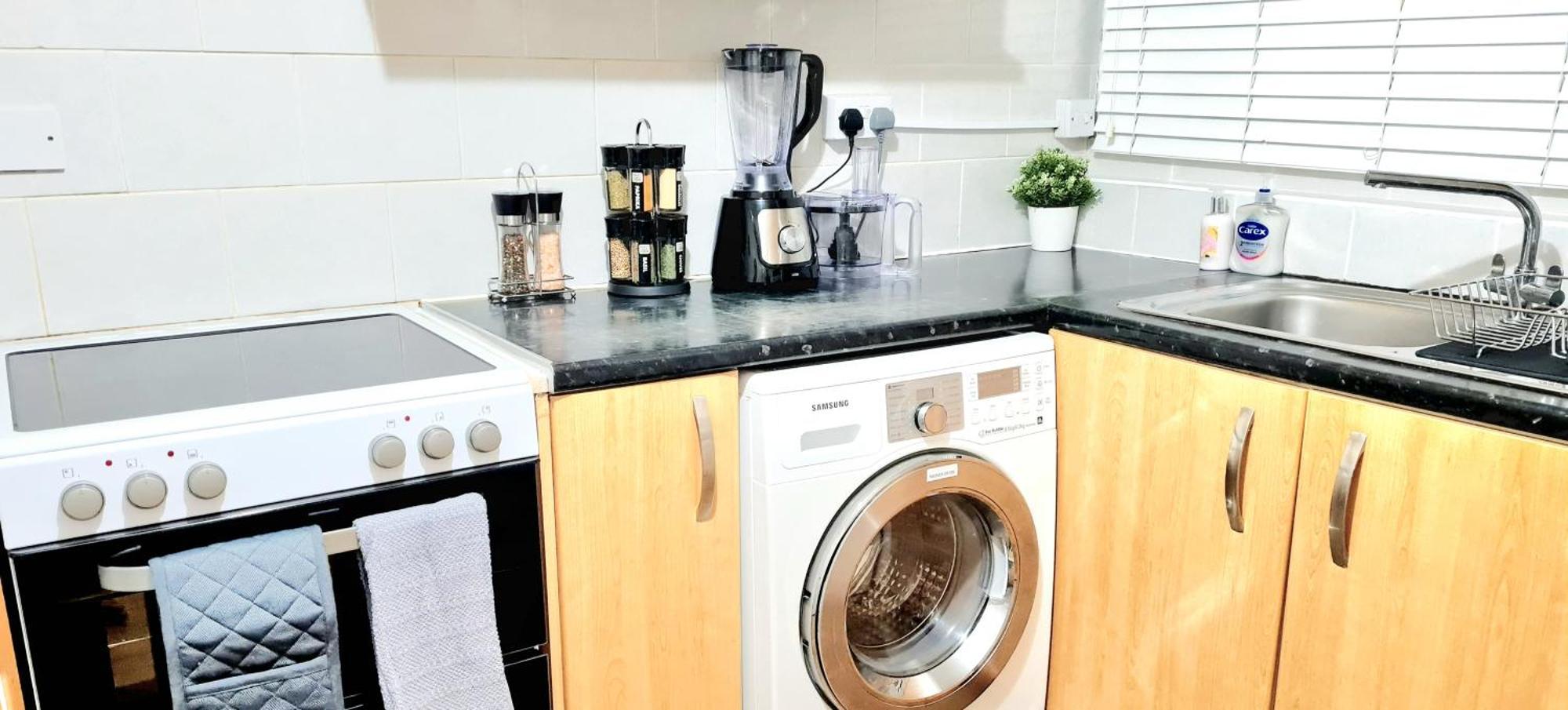 Cosy Luxurious 3 Bedroom House, Free Parking, Free Wifi, Private Garden, Free Netflix Havering Екстер'єр фото